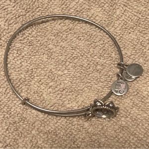Crown bangle
